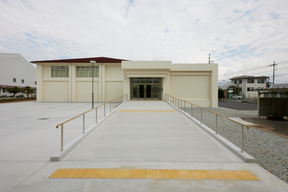 兵庫県立日高高等学校　三木記念ホール（講義棟）